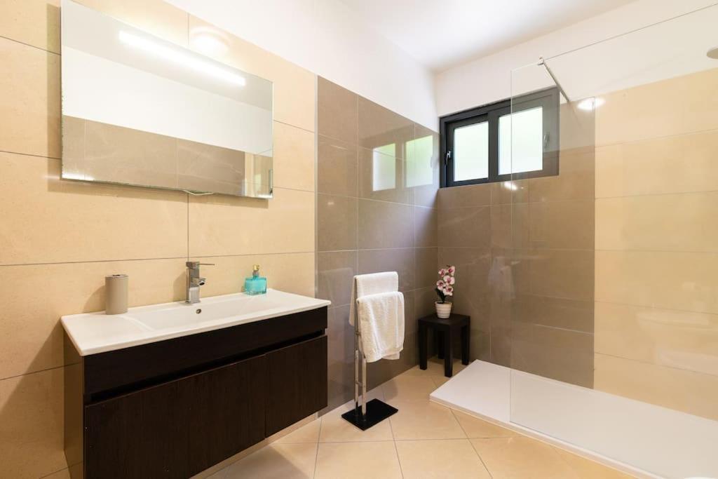 Villa Casa Mia, A Dream Spot With Heated Pool Arco da Calheta  Exterior foto