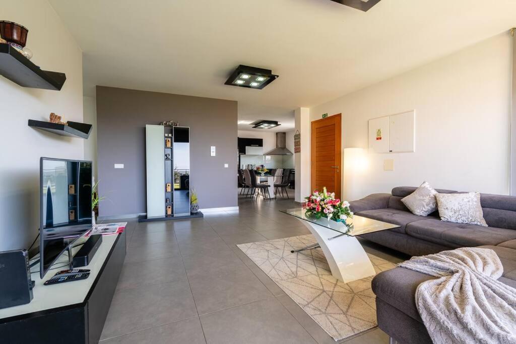 Villa Casa Mia, A Dream Spot With Heated Pool Arco da Calheta  Exterior foto